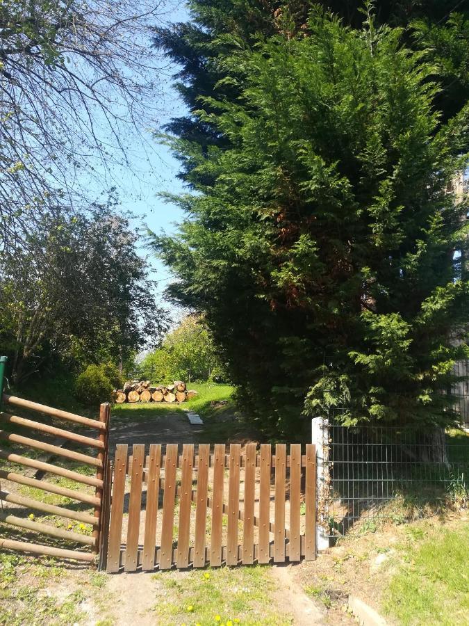 Le Gite Insolite Gonnedouille Gonneville-en-Auge Exteriör bild